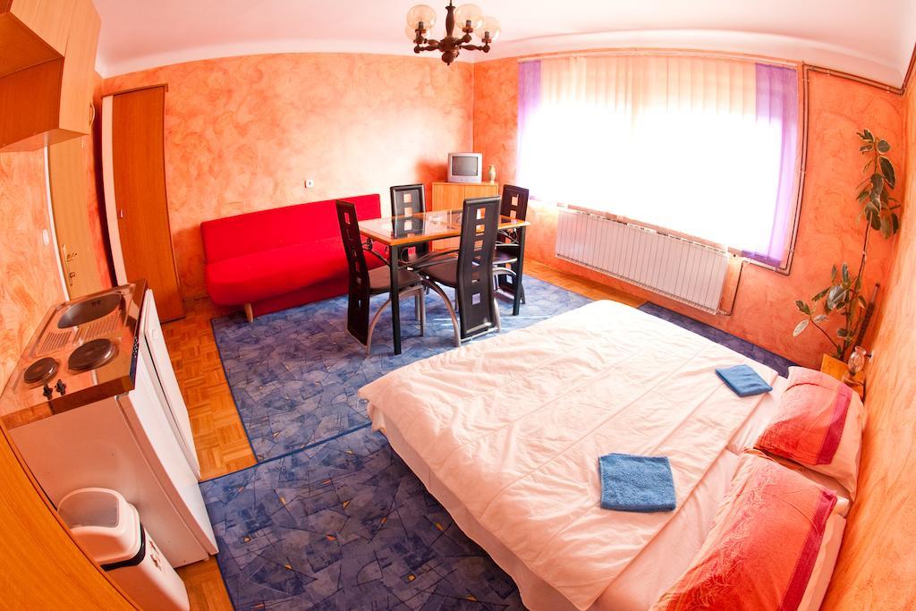 Guest House Pikapolonca ماريبور الغرفة الصورة